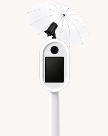 White Classic photo booth with a camera, touchscreen and umbrella light